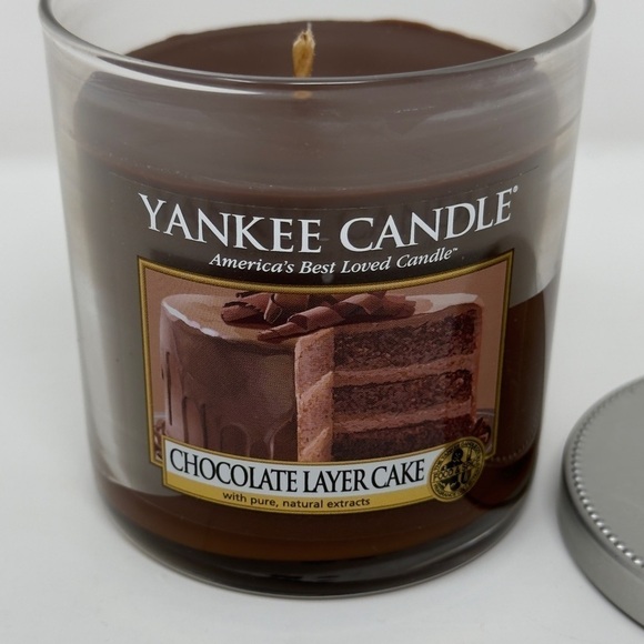 Yankee Candle Chocolate Layer Cake Candle - Picture 2 of 3